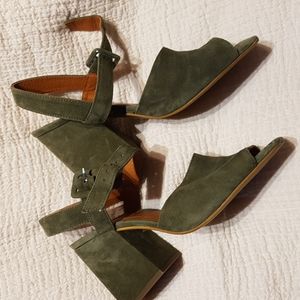 L'intervalle Khaki suede block heel sandals